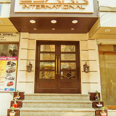 Отель Clark International Дели Экстерьер фото