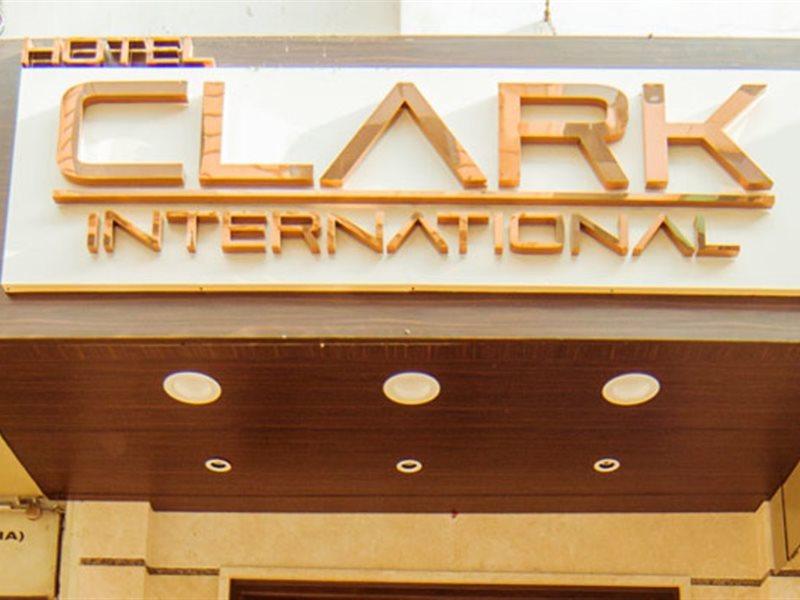Отель Clark International Дели Экстерьер фото