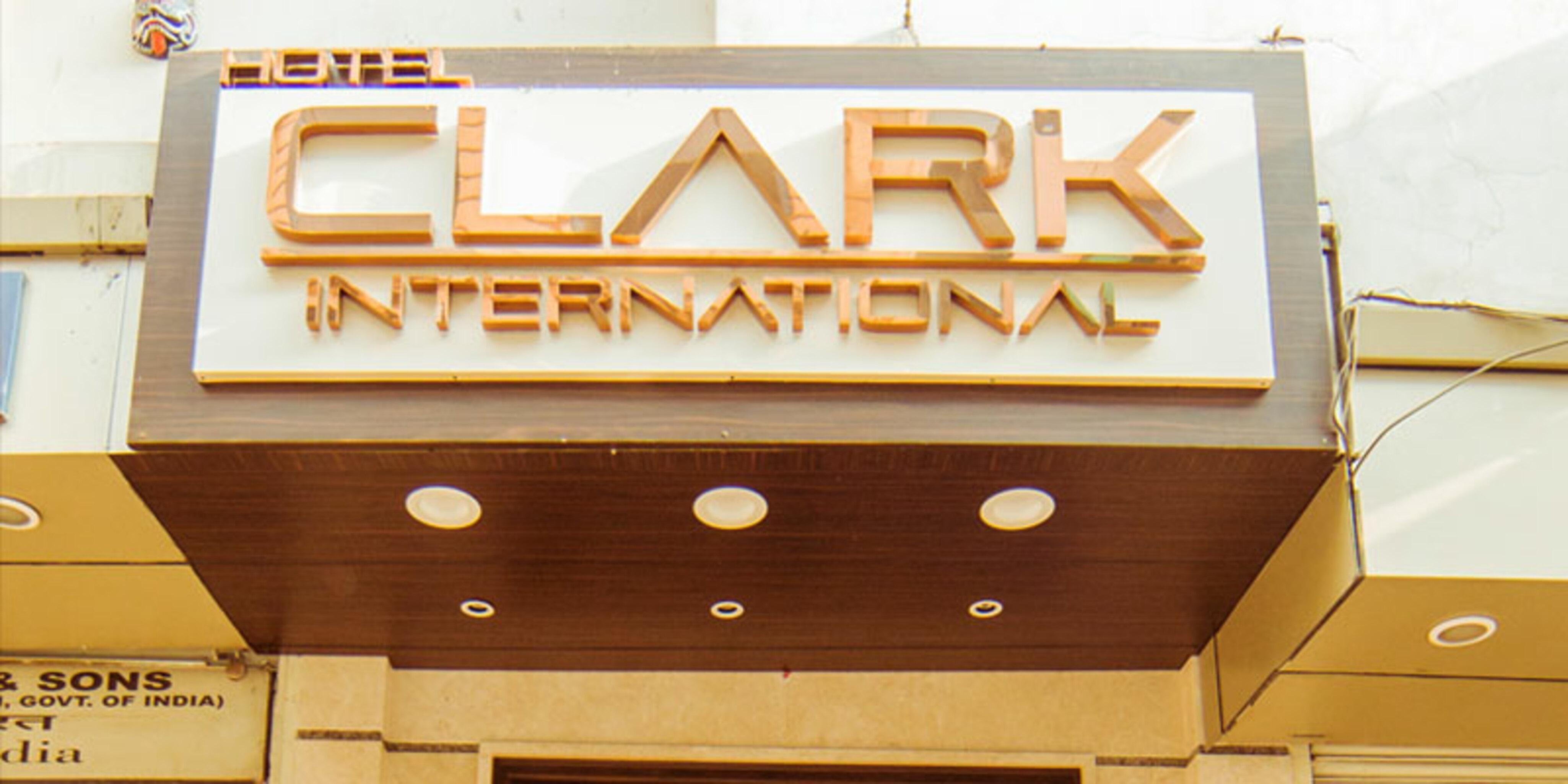 Отель Clark International Дели Экстерьер фото