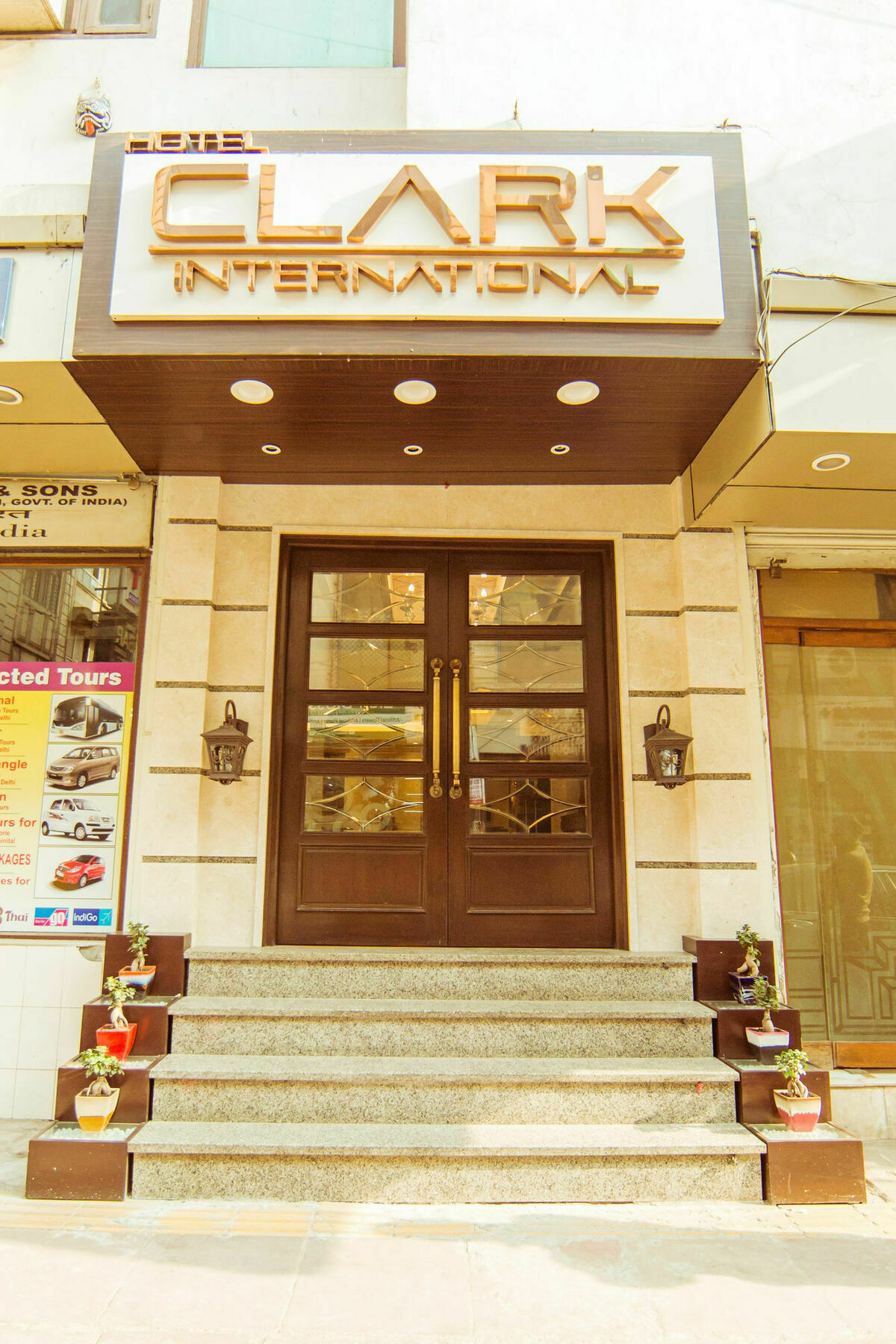 Отель Clark International Дели Экстерьер фото